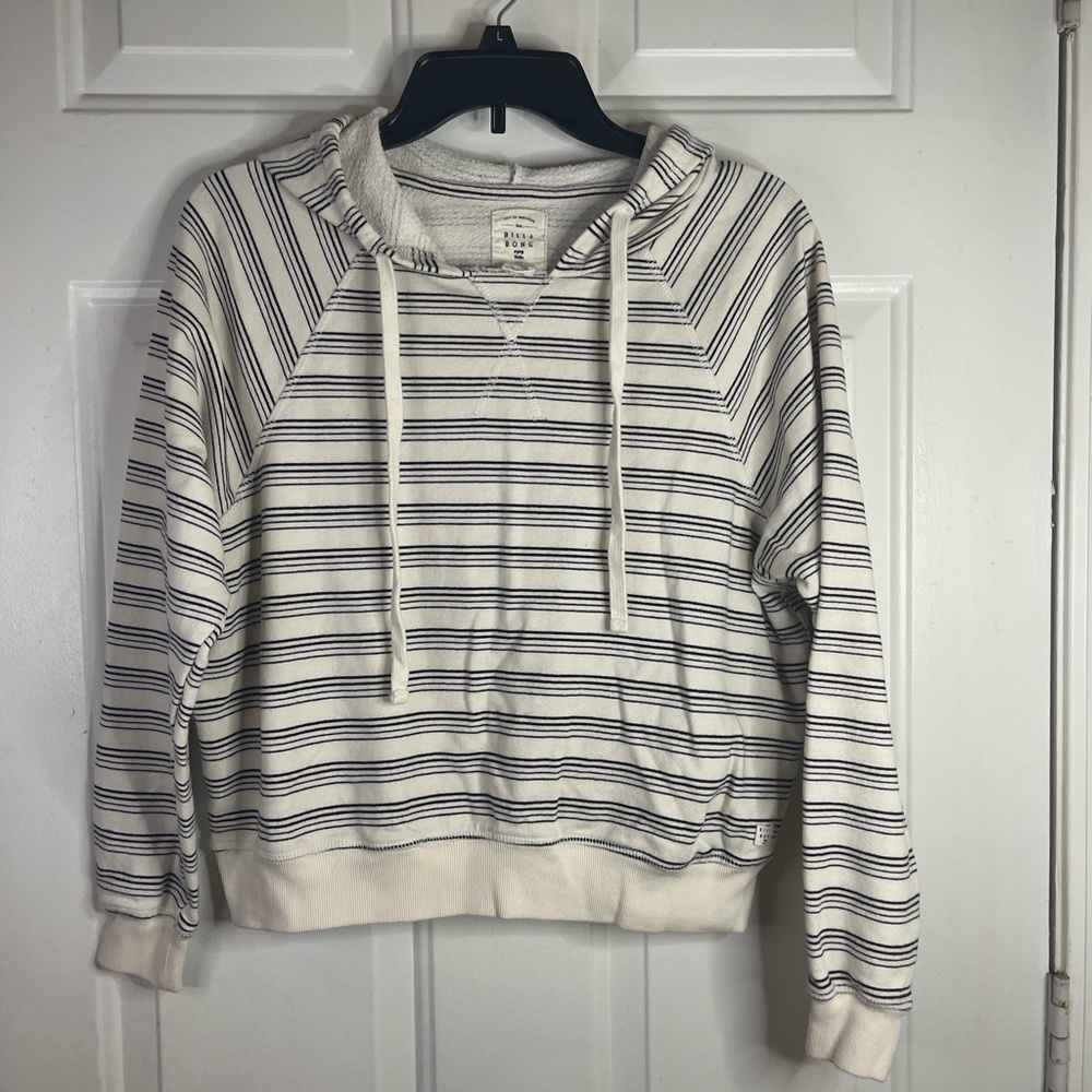 Billabong striped hooded sweatshirt. In back and‎ cream size medium